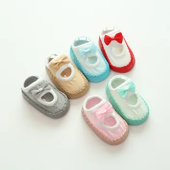 Носки для новорожденных Zapatillas, обувь для первых прогулок с милым бантиком, мягкая подошва для девочек, нескользящая обувь для кроватки, домашняя обувь для новорожденных